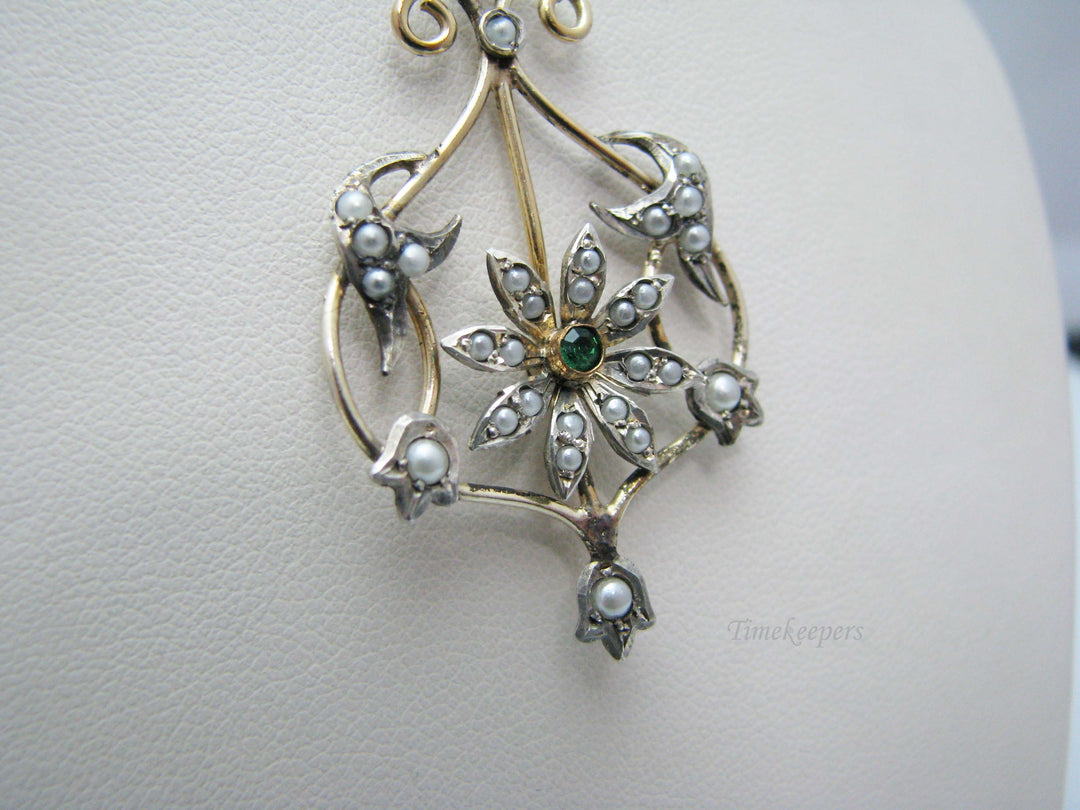 j178 Stunning Vintage 14k Yellow Gold Green Stone and Seed Pearl Pendant