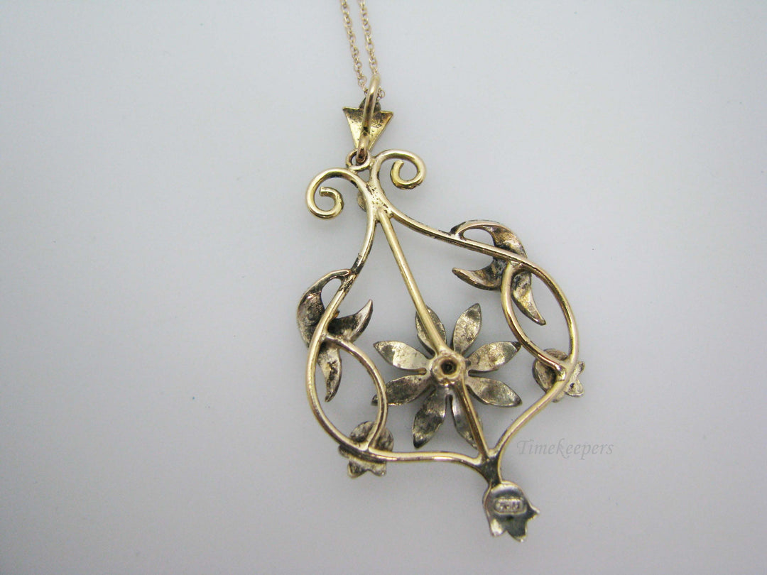 j178 Stunning Vintage 14k Yellow Gold Green Stone and Seed Pearl Pendant