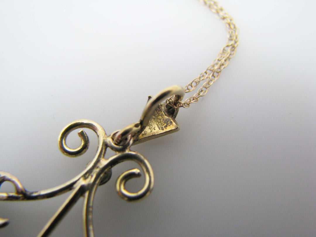 j178 Stunning Vintage 14k Yellow Gold Green Stone and Seed Pearl Pendant