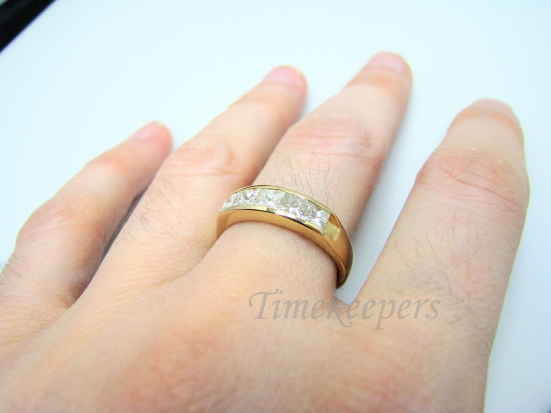 H302 Beautiful Diamond 14k Yellow Gold Wedding Band in Size 6.75