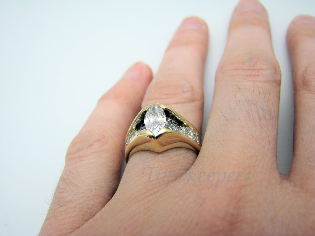 H312 Stunning Diamond 18k Yellow Gold Engagement Ring in Size 5