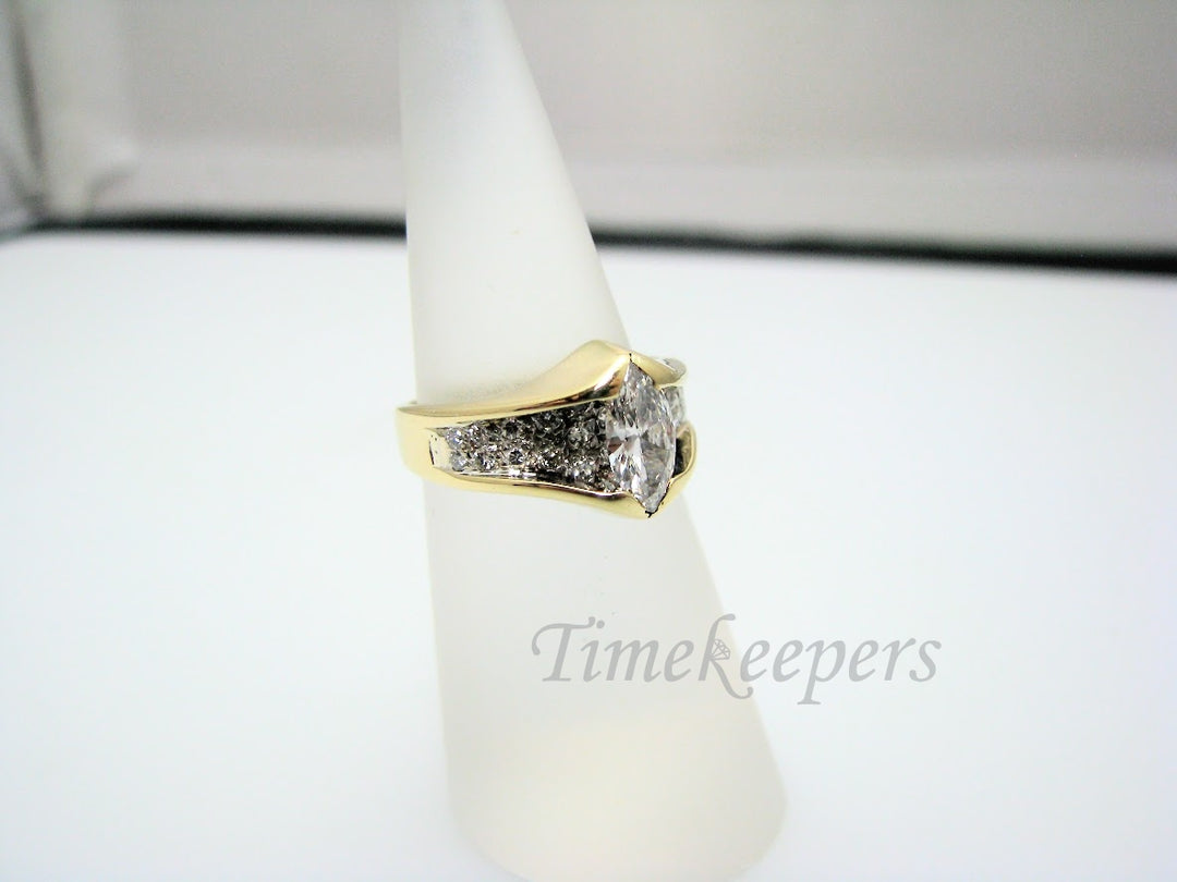 H312 Stunning Diamond 18k Yellow Gold Engagement Ring in Size 5