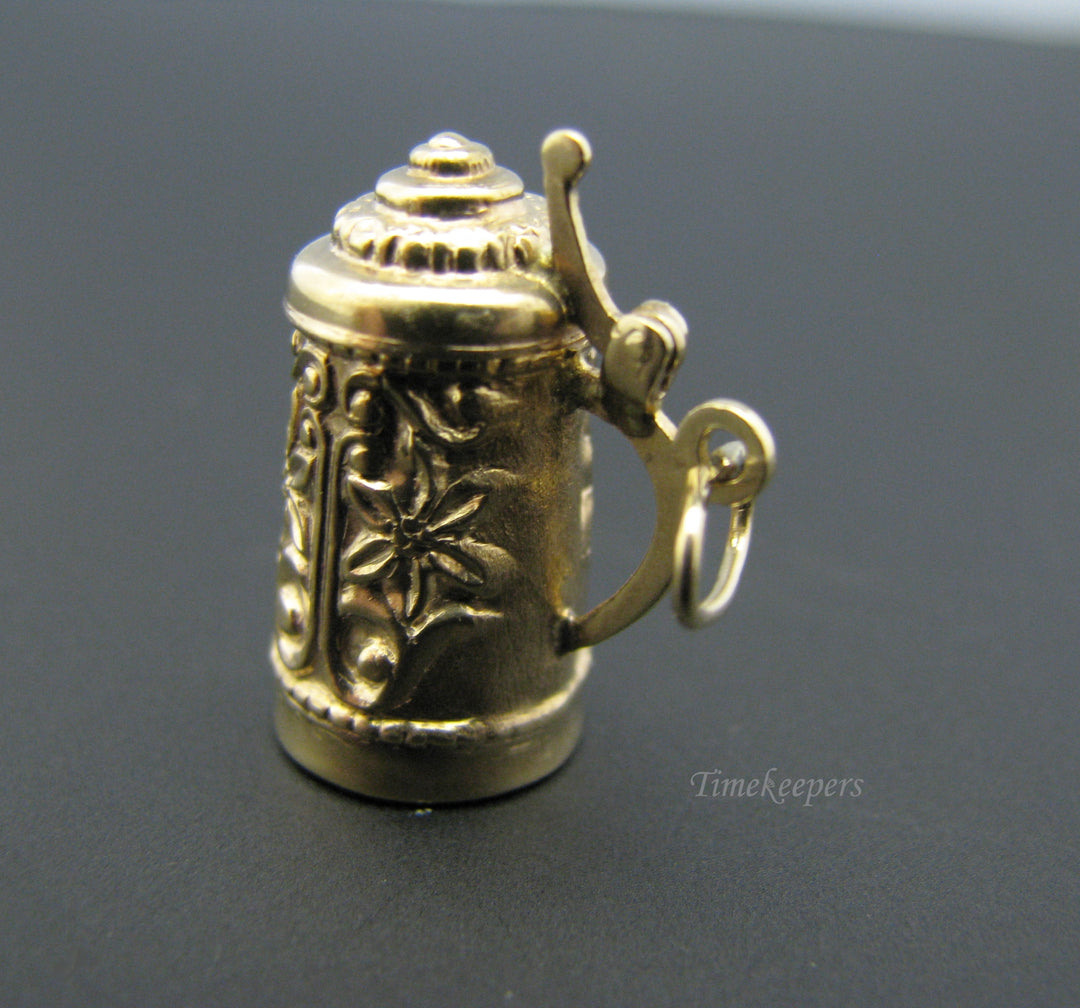 c733 Great 3D German Style Beer Stein Charm/ Pendant in 14k Yellow Gold