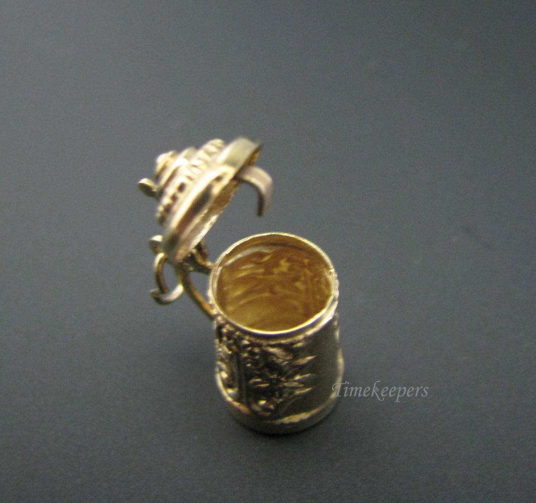 c733 Great 3D German Style Beer Stein Charm/ Pendant in 14k Yellow Gold
