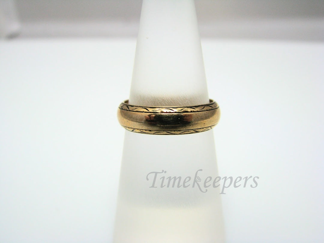 H367 Unique 8k Yellow Gold Wedding Band in Size 6.0