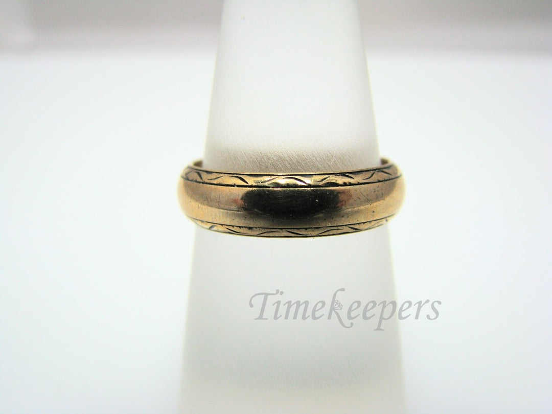 H367 Unique 8k Yellow Gold Wedding Band in Size 6.0