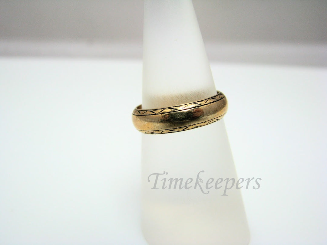 H367 Unique 8k Yellow Gold Wedding Band in Size 6.0