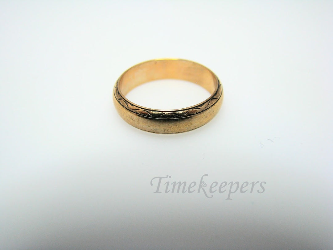 H367 Unique 8k Yellow Gold Wedding Band in Size 6.0