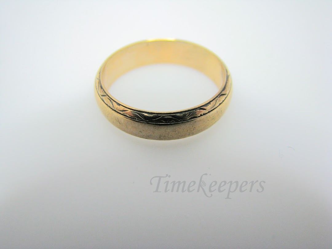 H367 Unique 8k Yellow Gold Wedding Band in Size 6.0