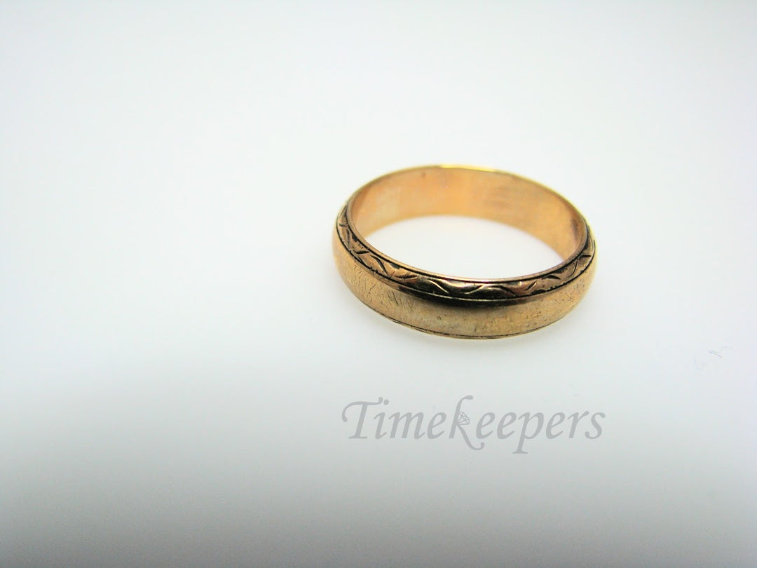 H367 Unique 8k Yellow Gold Wedding Band in Size 6.0