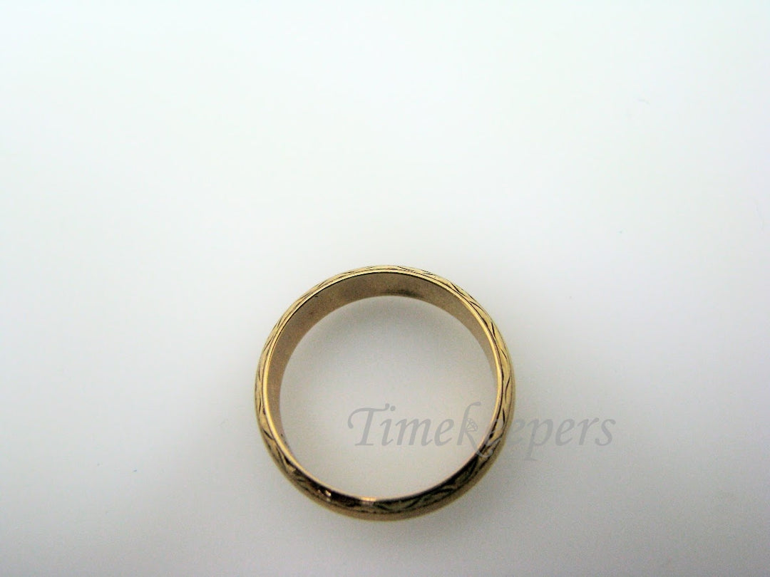 H367 Unique 8k Yellow Gold Wedding Band in Size 6.0