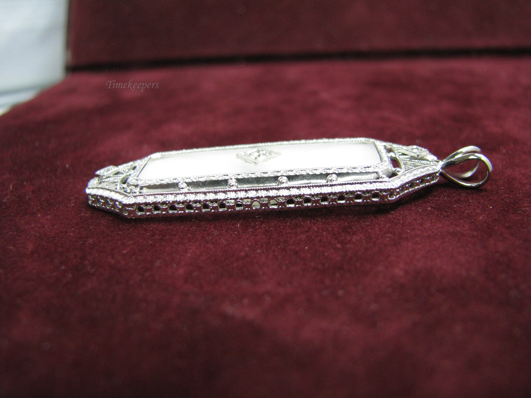 b130 Beautiful 2" 14kt White Gold Vintage Camphor Glass Pendant
