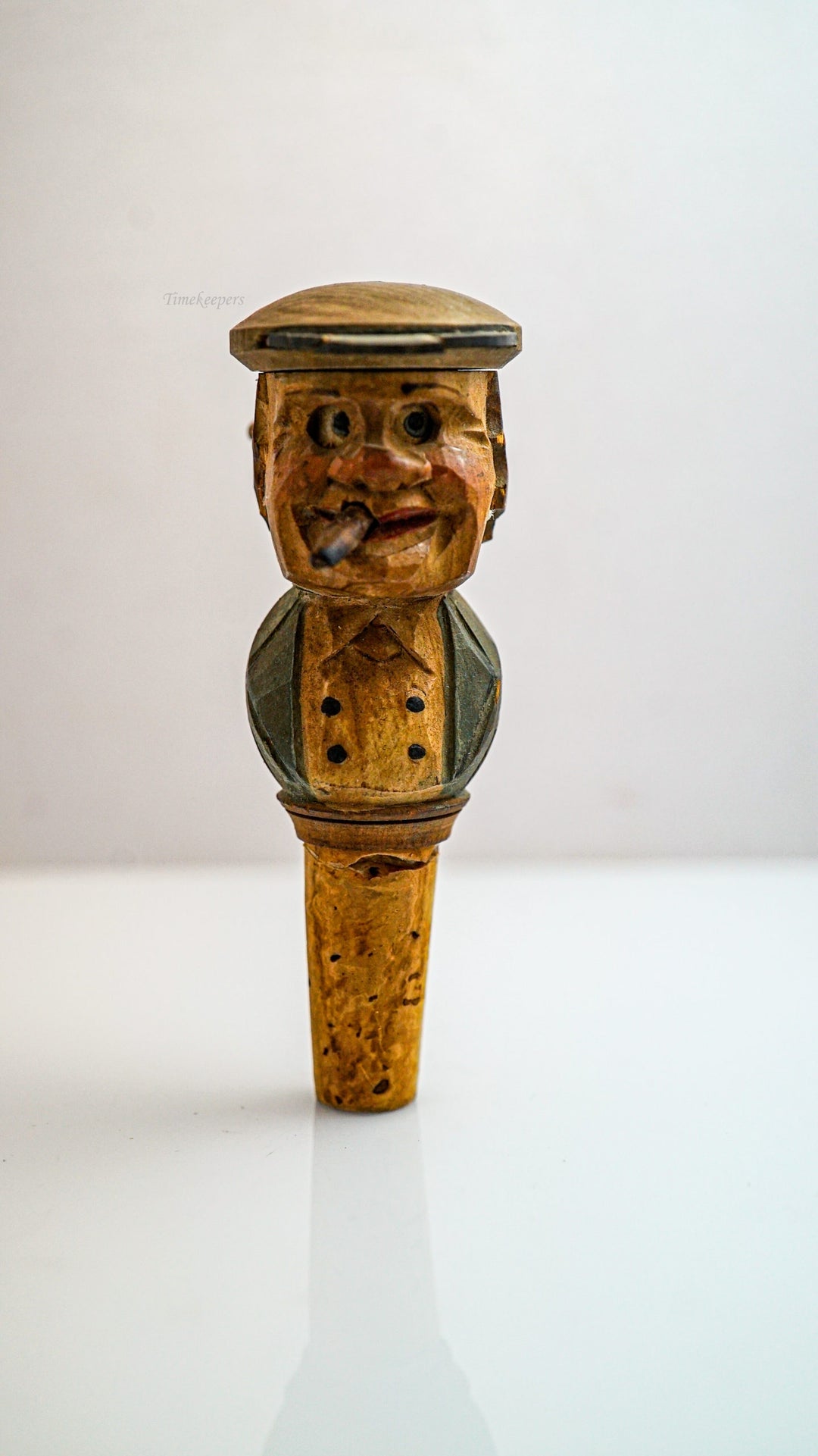 K469 Vintage 1950's Hand Carved Wine Stopper
