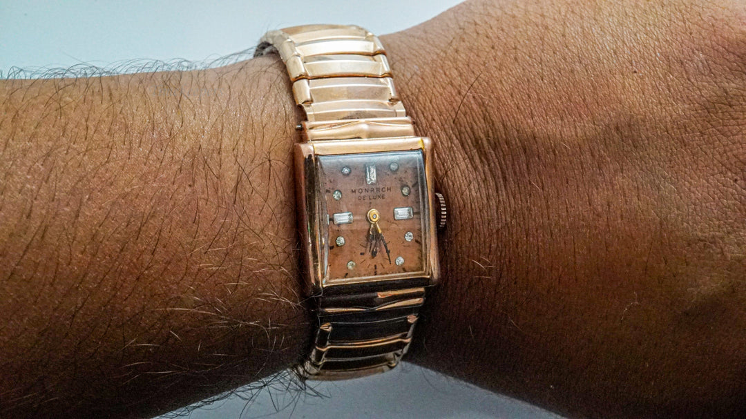 K118 Vintage 1940's Men's Monarch De Luxe Wristwatch