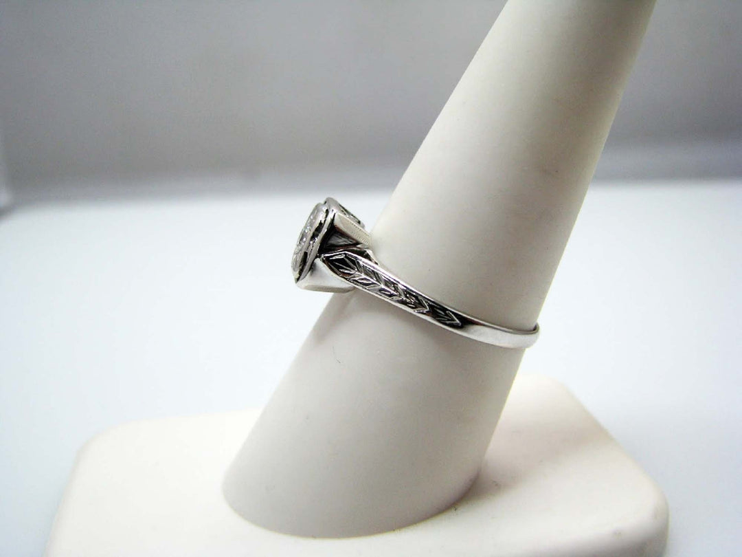 b126 Beautiful Vintage 14kt White Gold Diamond Engagement Ring