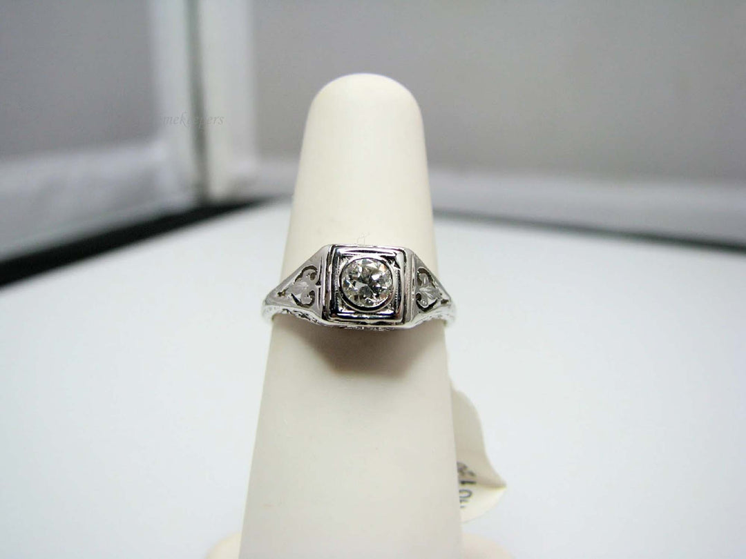 b127 Dainty 18kt White Gold Vintage Diamond Engagement Ring