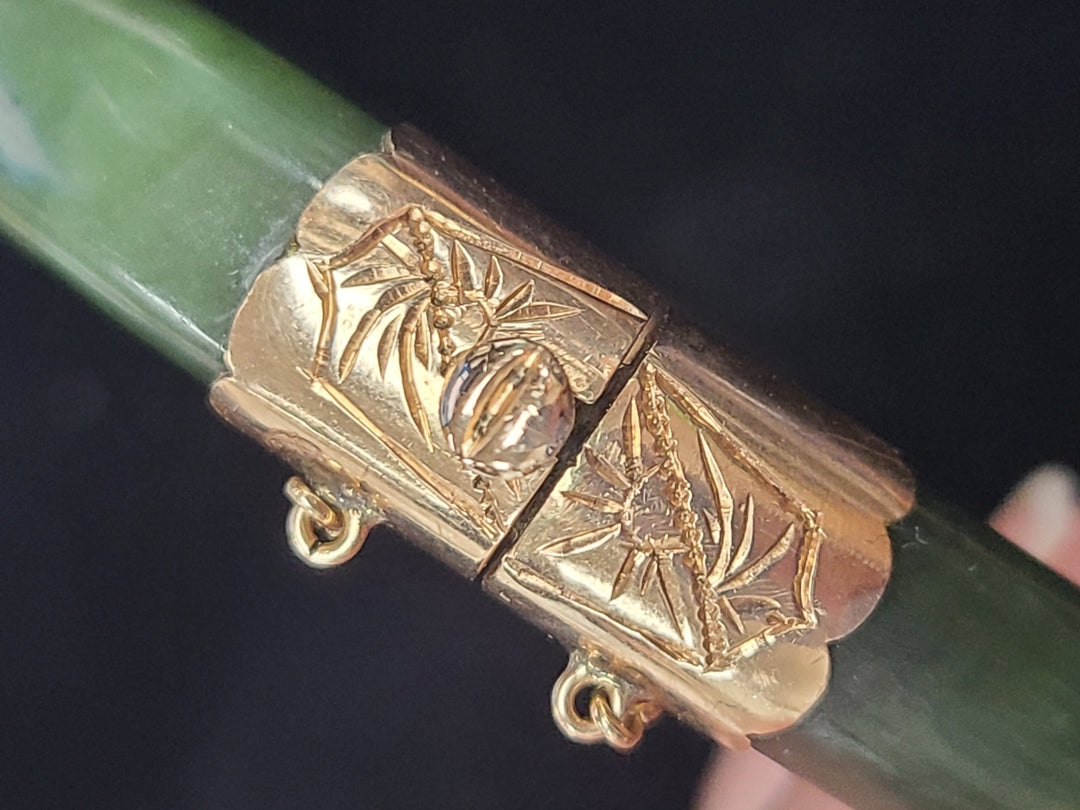 g550 Beautiful Ladies 14kt Gold Jade Bangle Bracelet