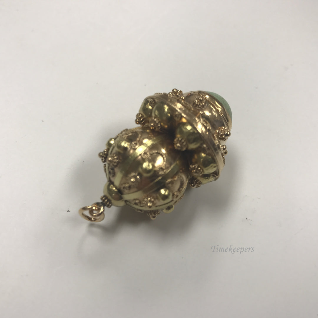 d087 Vintage Stunning 14k Yellow Gold Pendant Green Stone Unique Design