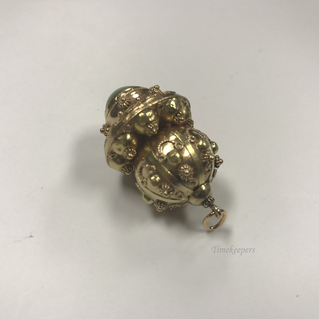 d087 Vintage Stunning 14k Yellow Gold Pendant Green Stone Unique Design