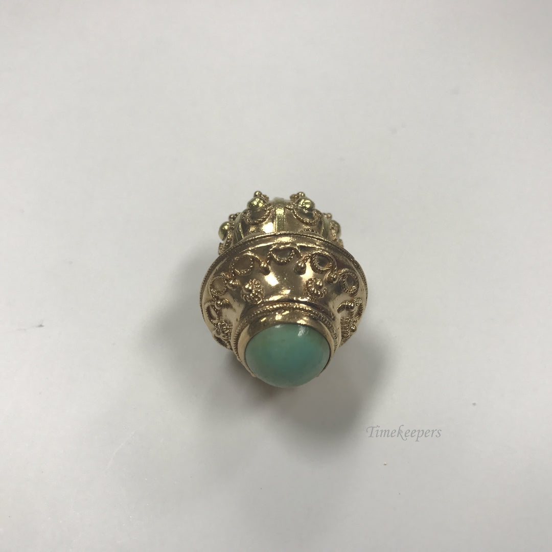 d087 Vintage Stunning 14k Yellow Gold Pendant Green Stone Unique Design