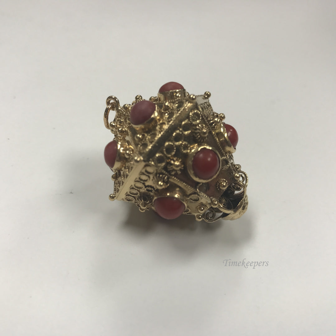 d089 Vintage Authentic Stunning 14k Yellow Gold Pendant Coral Unique Design