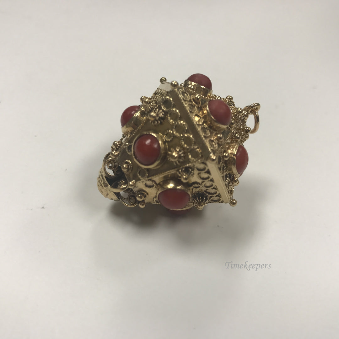 d089 Vintage Authentic Stunning 14k Yellow Gold Pendant Coral Unique Design