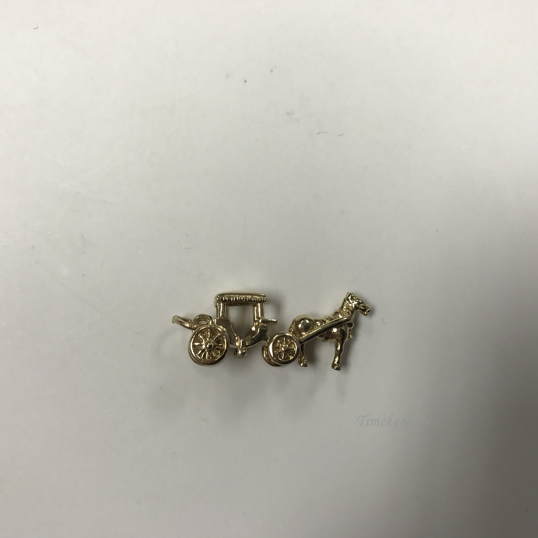 d444 Vintage Original 10K Yellow Gold Horse & Carriage Charm Pendant