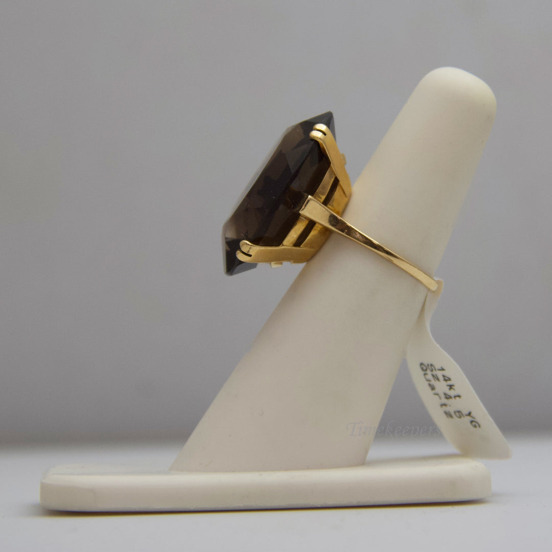 d509 14kt Yellow Gold Quartz Ring