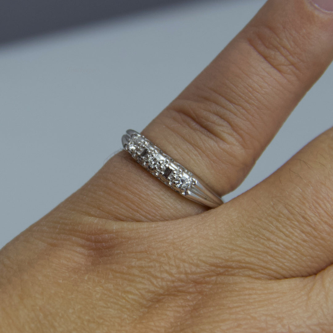 d522 Dazzling 14k White Gold Diamond Wedding Band