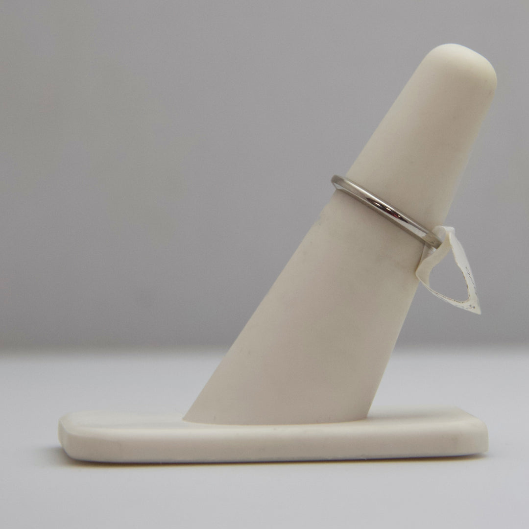 d523 Platinum Wedding Band Size: 4.75