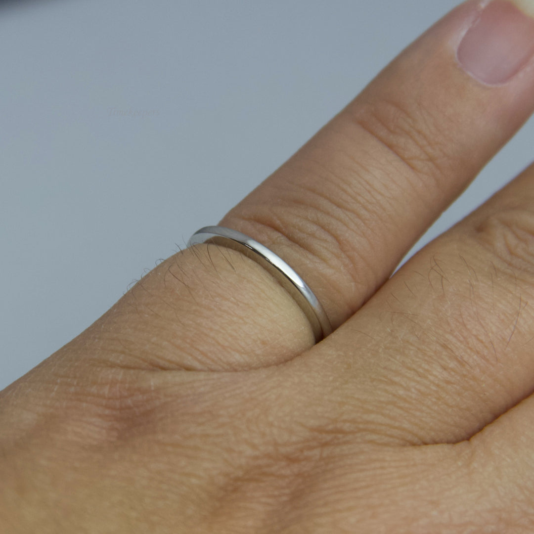 d523 Platinum Wedding Band Size: 4.75