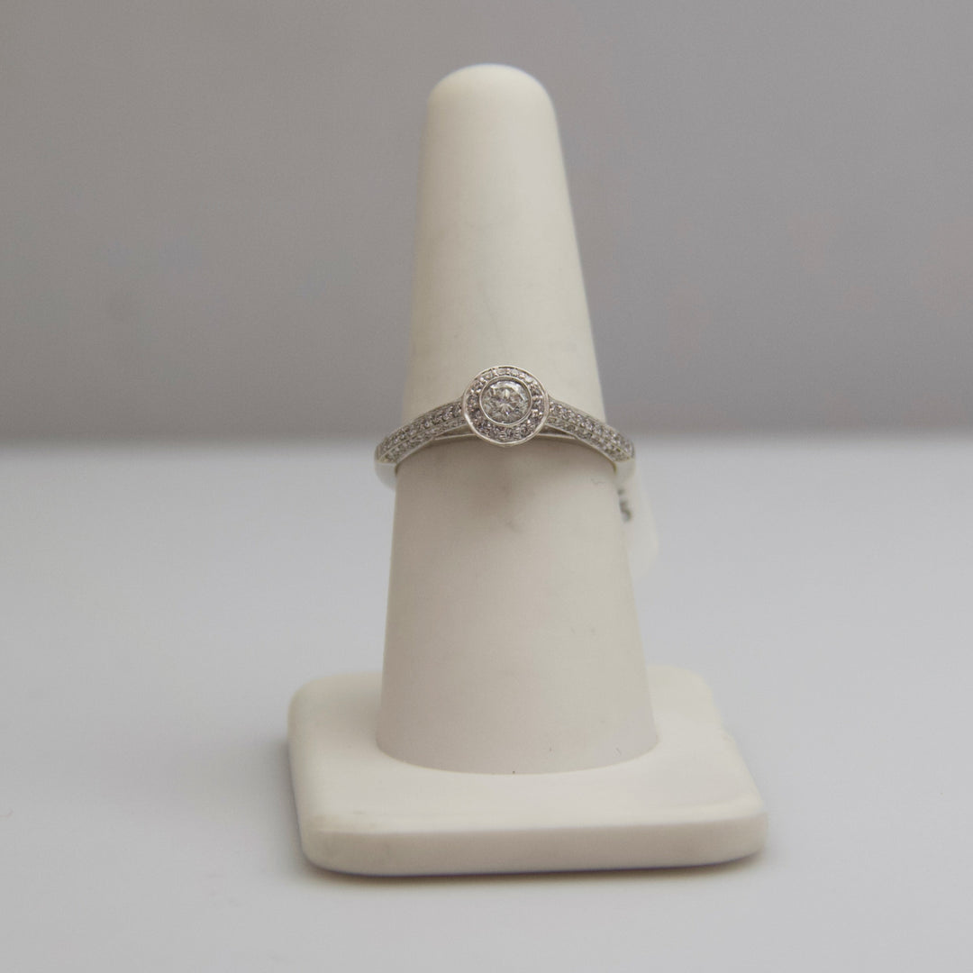 d529 14k White Gold Diamond Ring