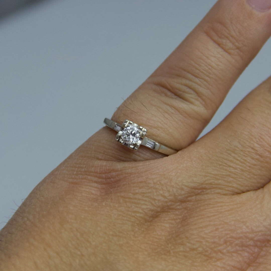 d538 14k White Gold Diamond Ring