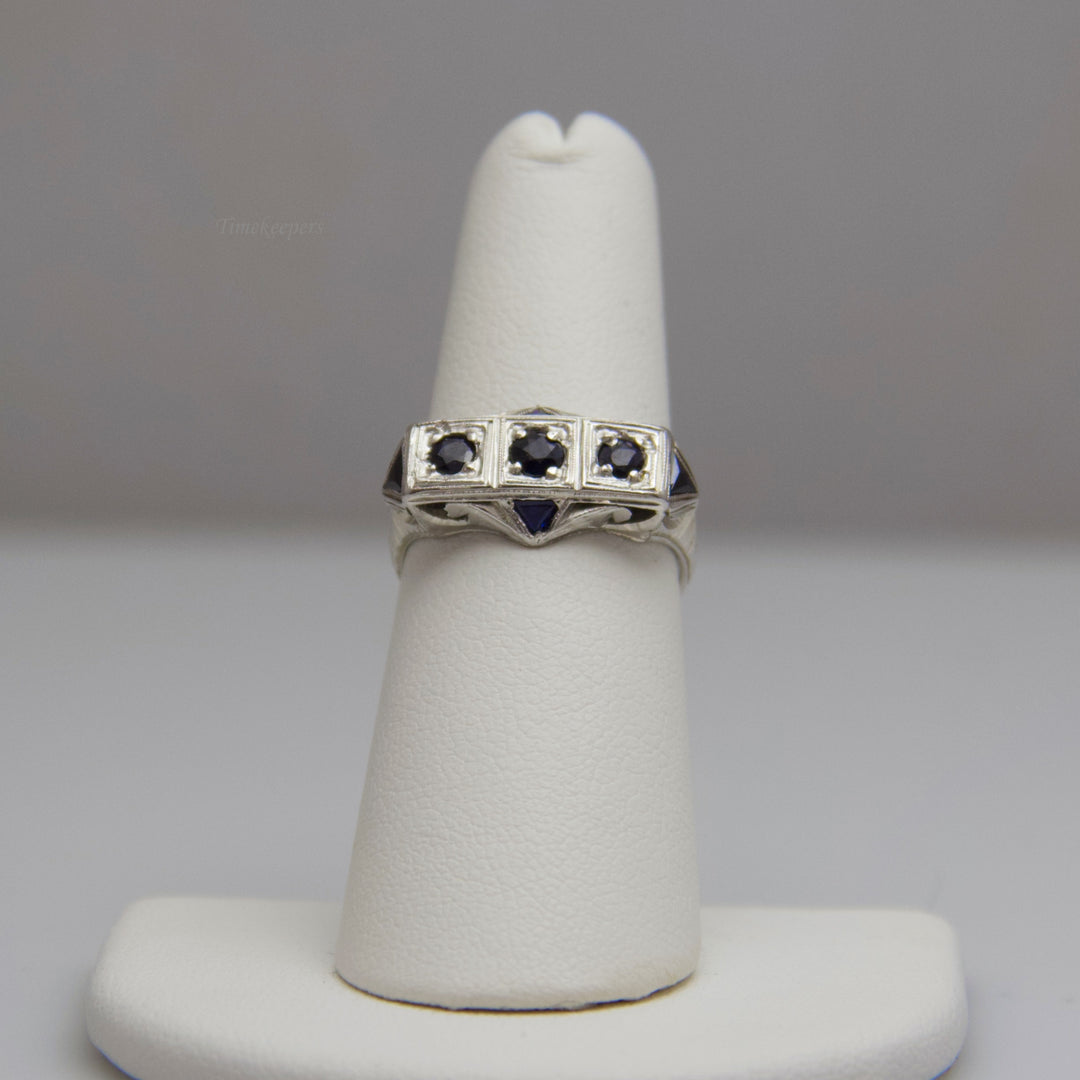 d557 Gorgeous 18k White Gold Sapphire Ring
