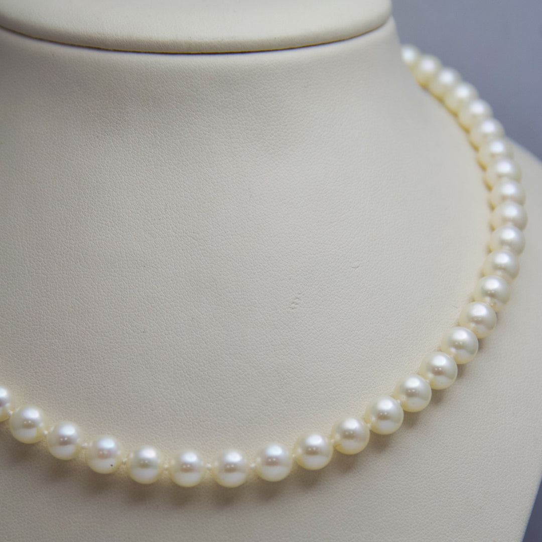 d563 Lovely 14kt Yellow Gold 24" Pearl Necklace