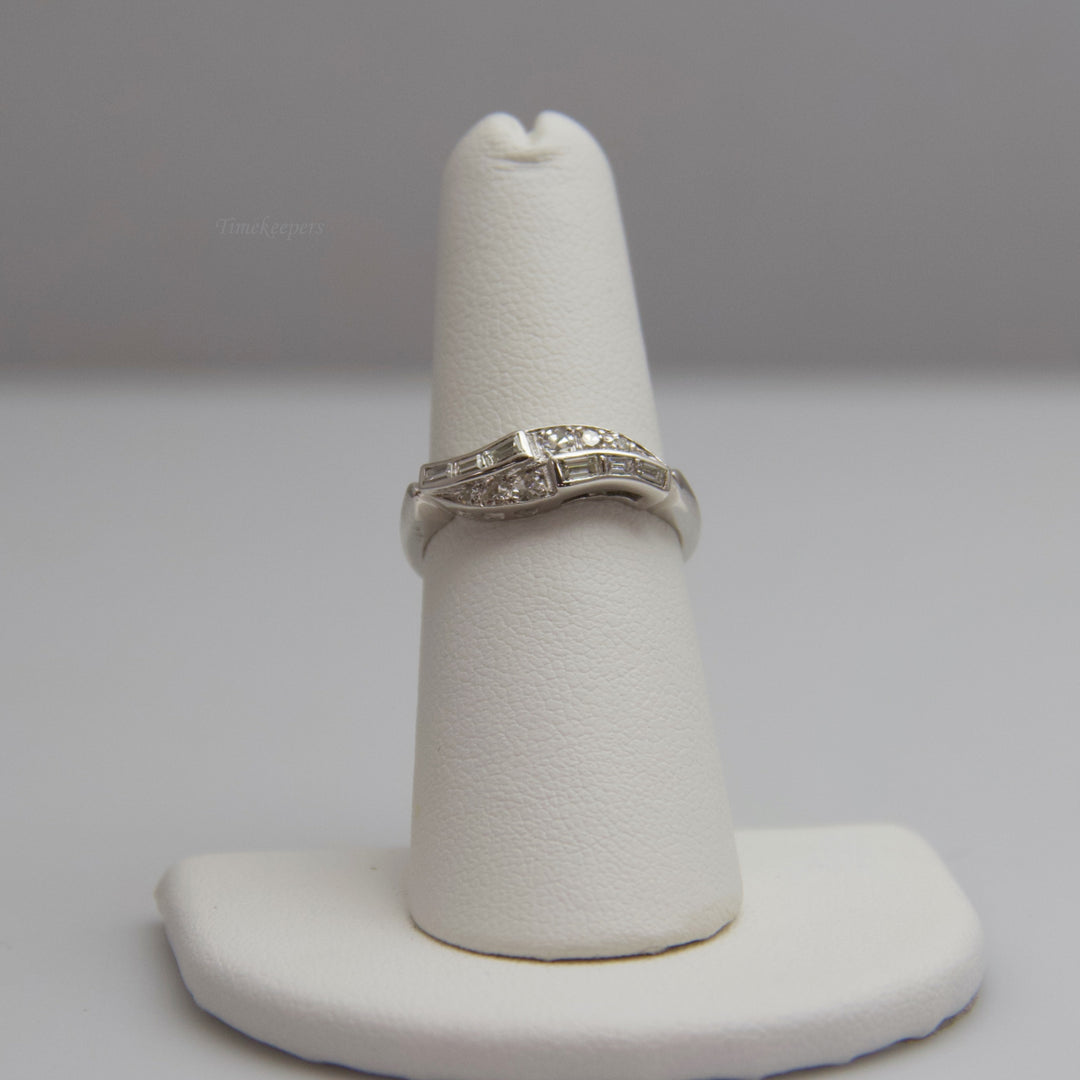 d577 Elegant 14k White Gold Diamond Ring