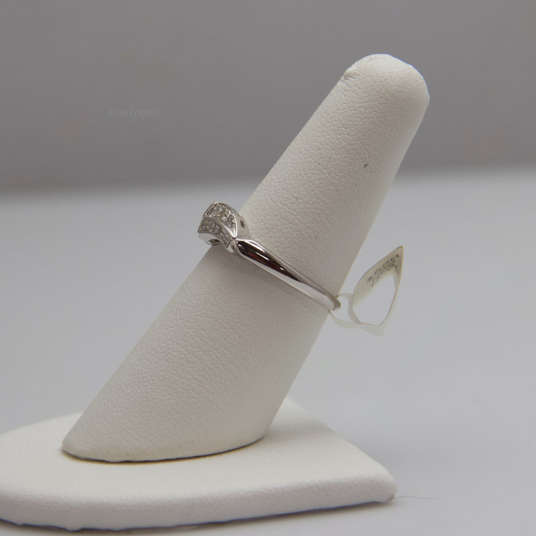 d577 Elegant 14k White Gold Diamond Ring