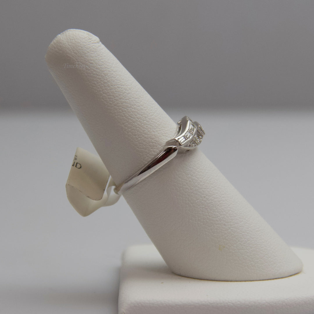 d577 Elegant 14k White Gold Diamond Ring