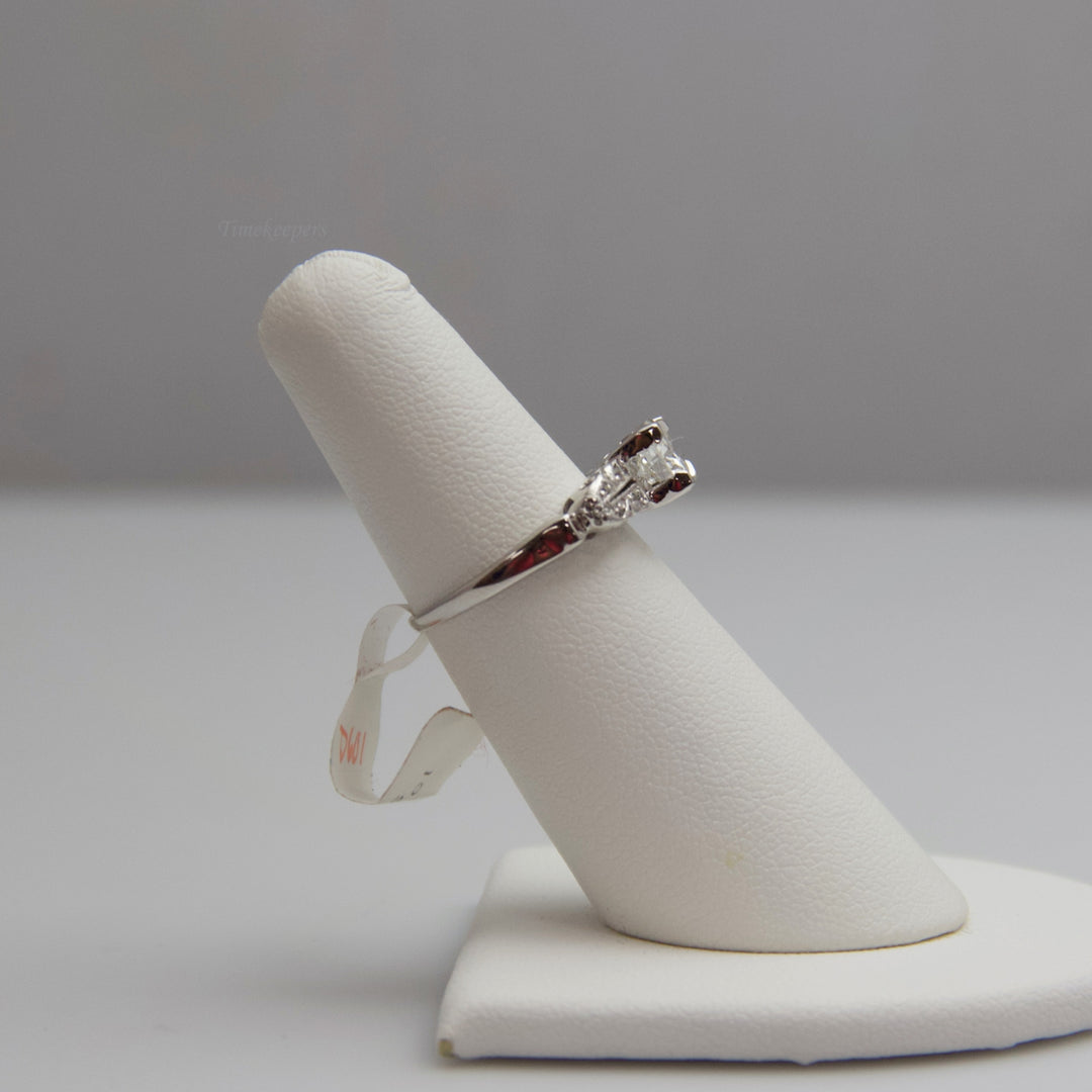 d601 Beautiful 14k White Gold Diamond Engagement Ring