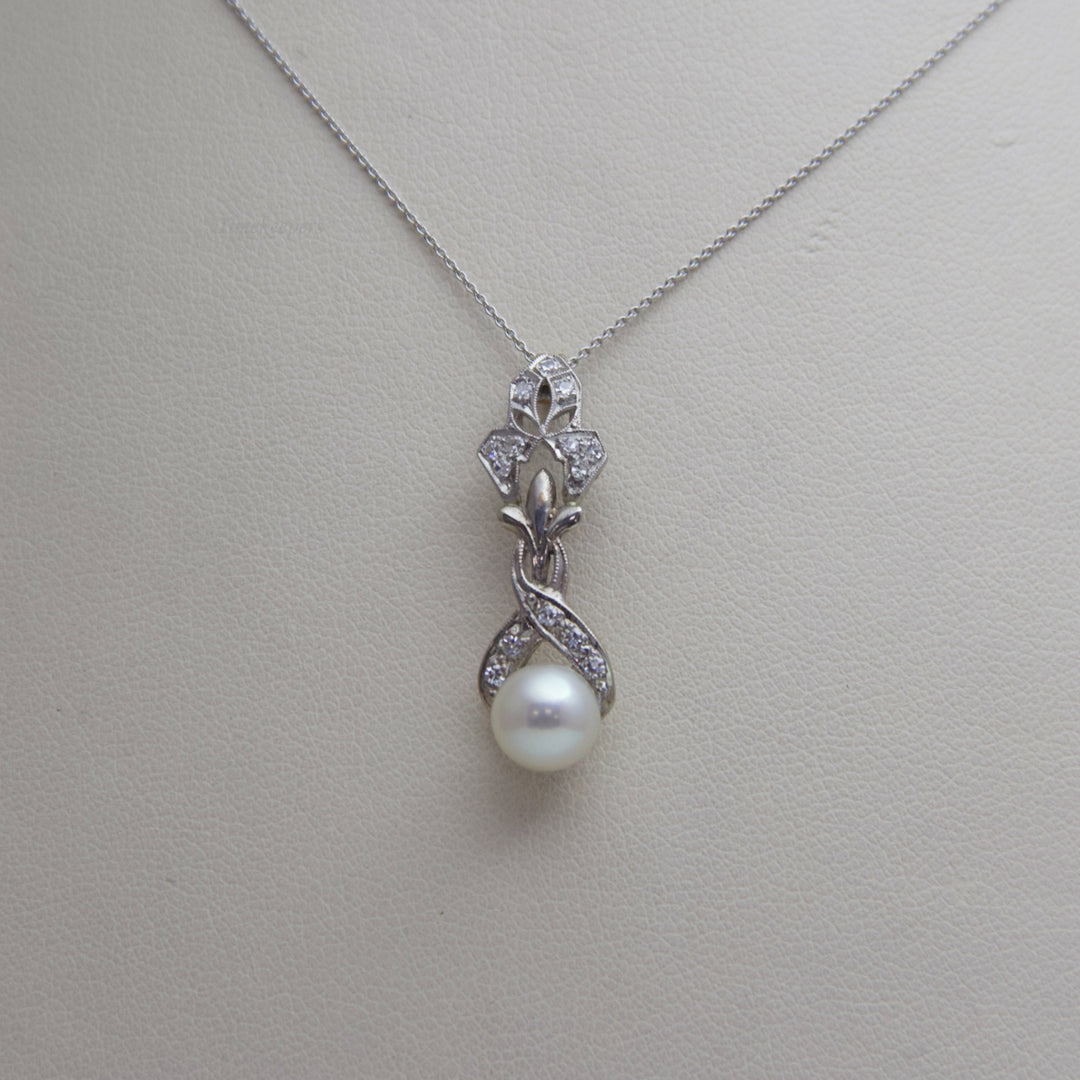 d619 Beautiful 14k White Gold Diamond Necklace