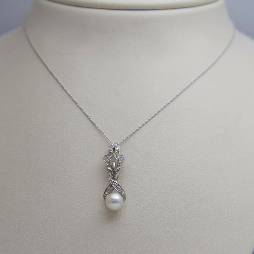 d619 Beautiful 14k White Gold Diamond Necklace