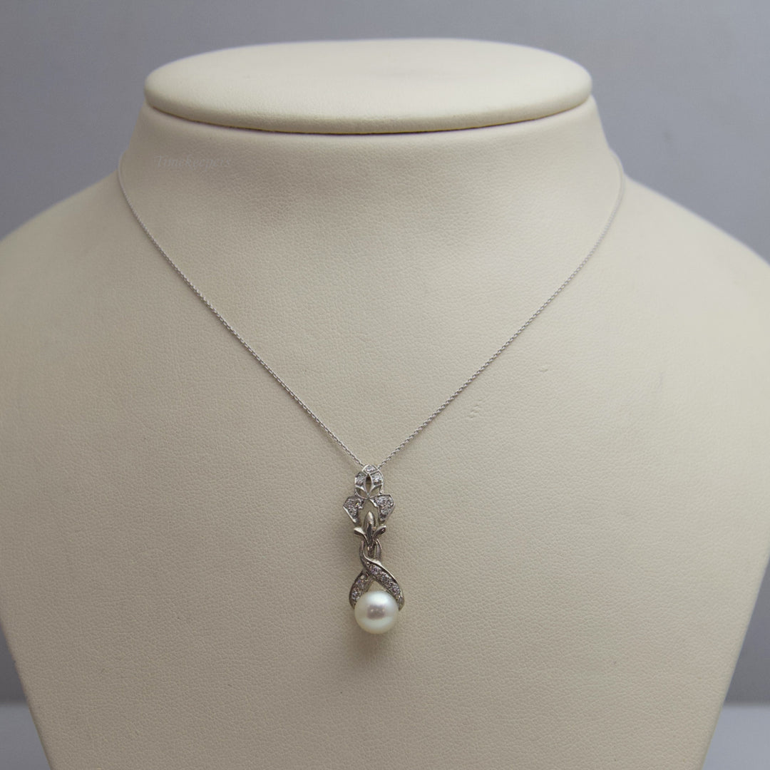 d619 Beautiful 14k White Gold Diamond Necklace