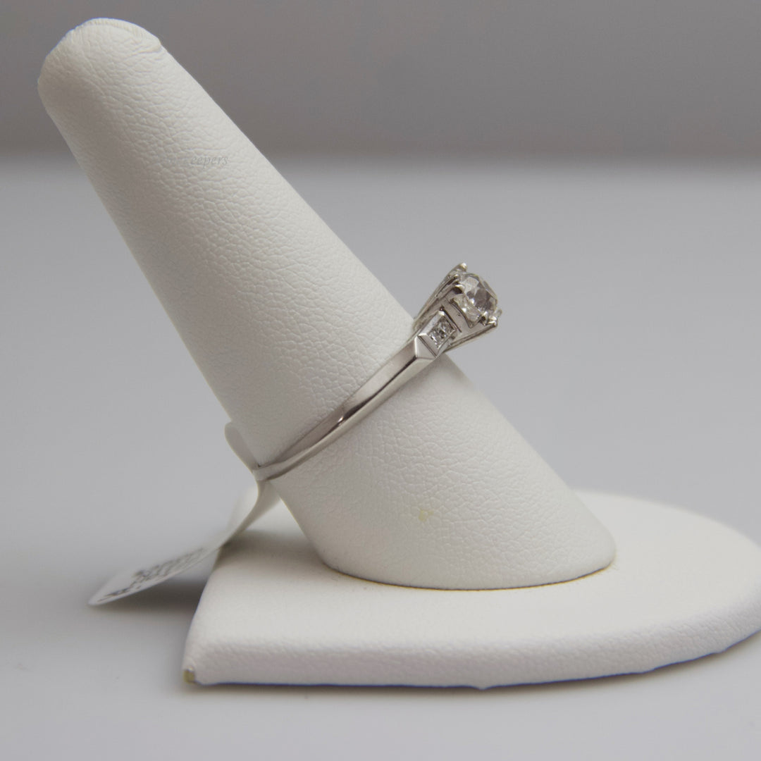 d622 Platinum Diamond Engagement Ring