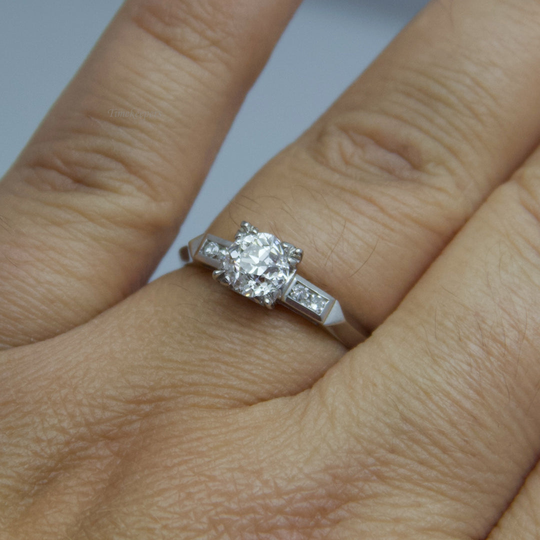 d622 Platinum Diamond Engagement Ring