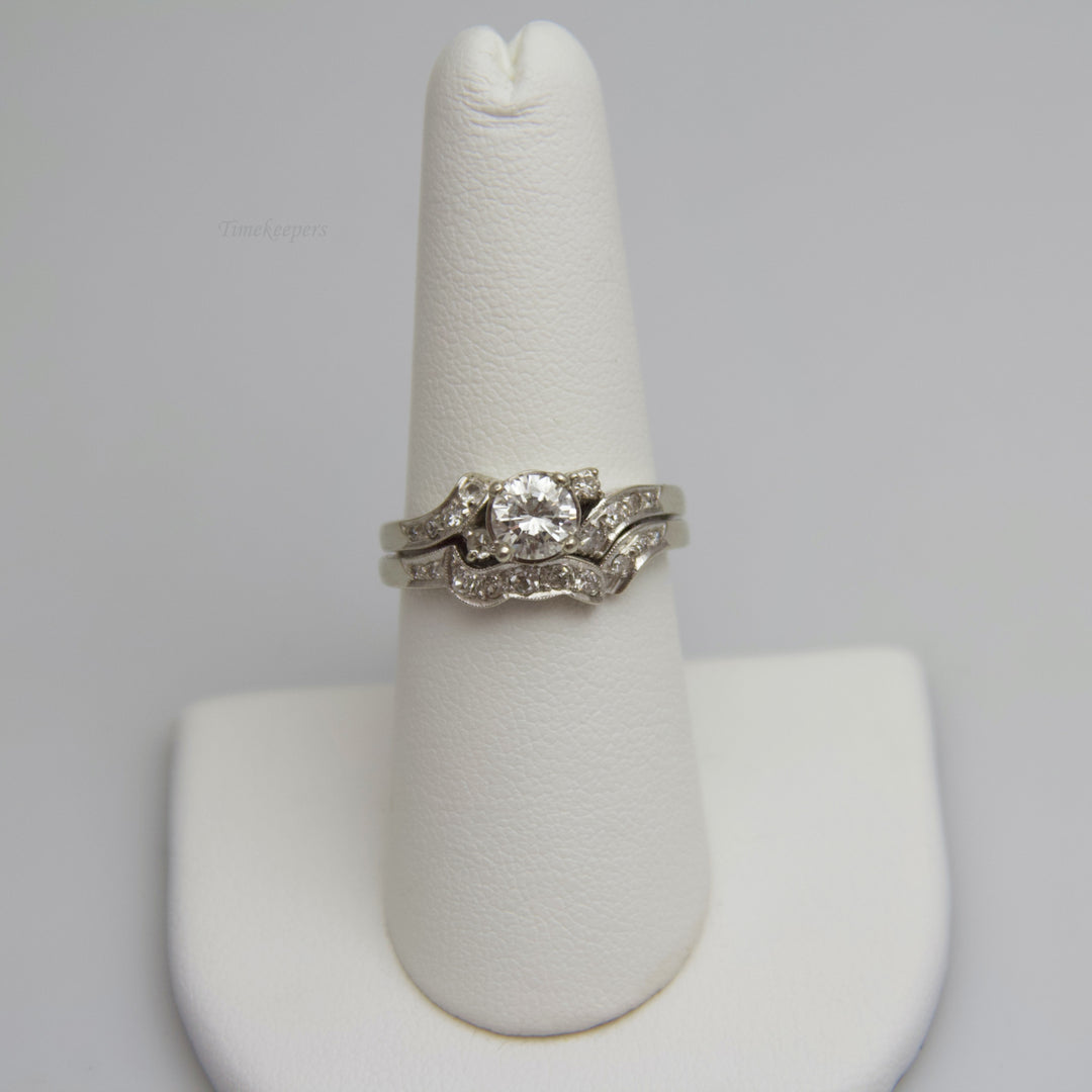 d623 Gorgeous 18k White Gold Diamond Engagement Ring