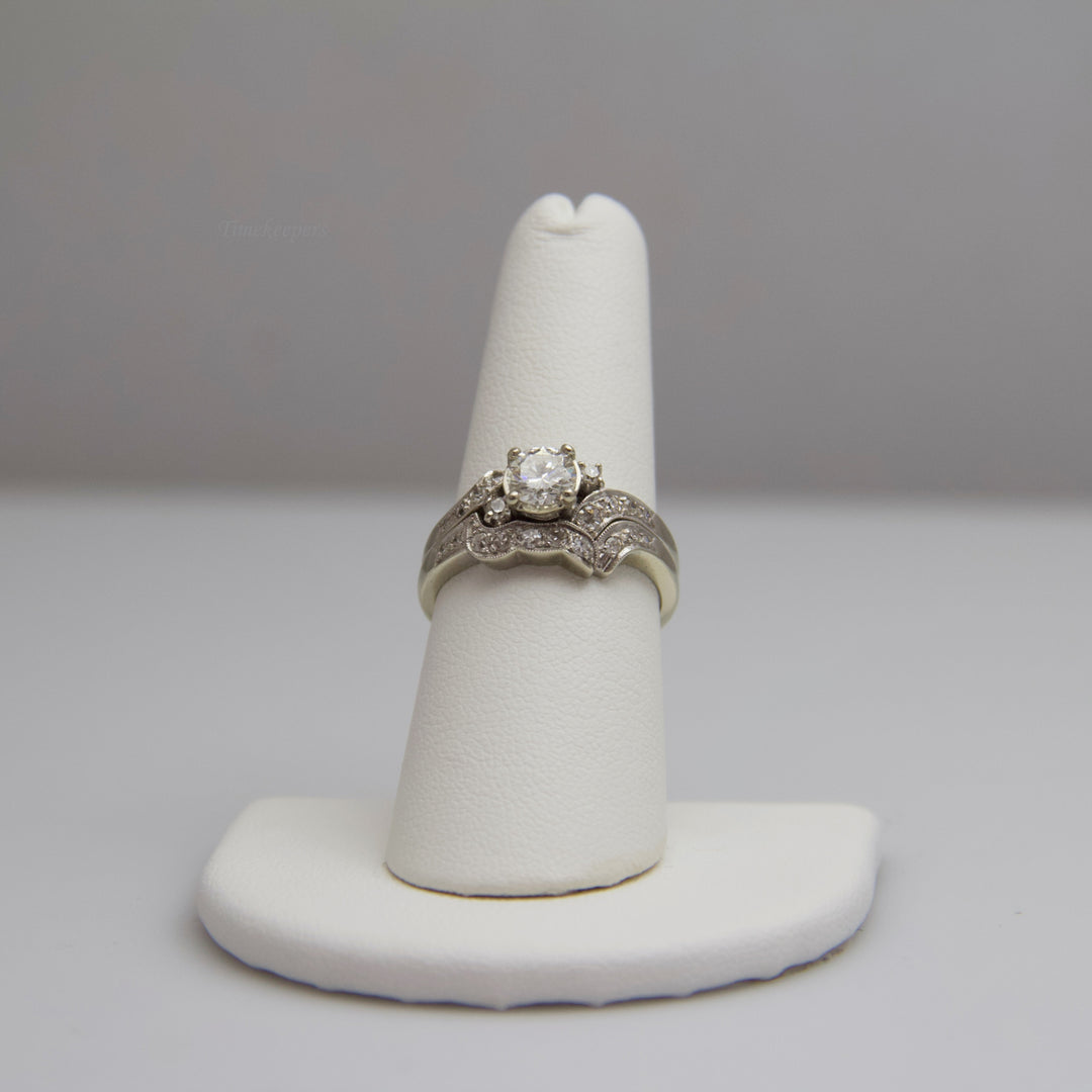 d623 Gorgeous 18k White Gold Diamond Engagement Ring