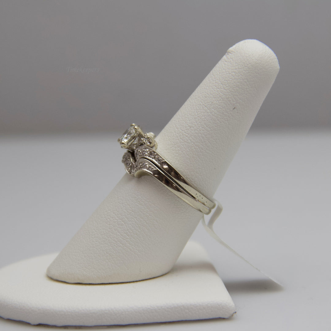 d623 Gorgeous 18k White Gold Diamond Engagement Ring