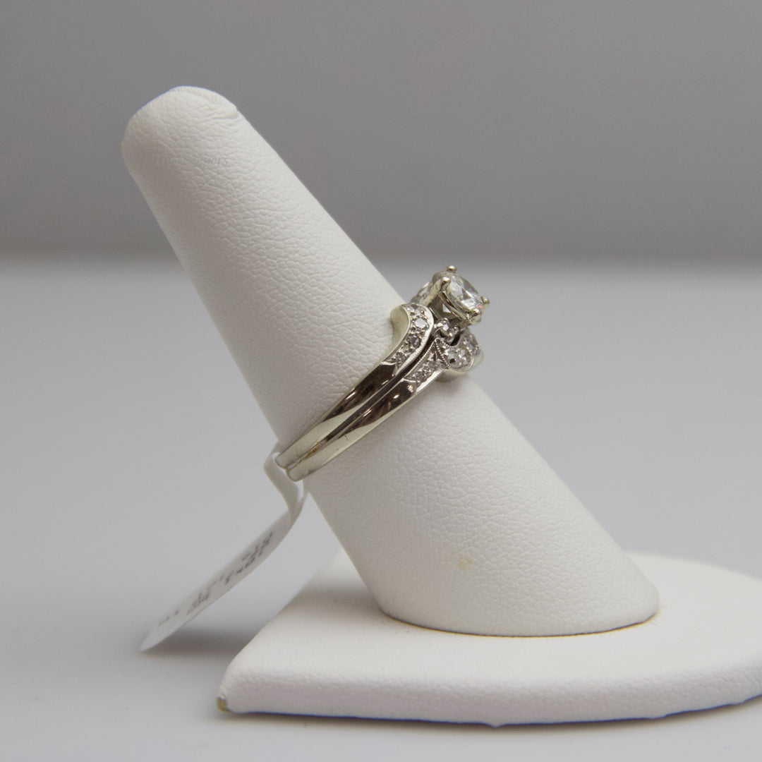 d623 Gorgeous 18k White Gold Diamond Engagement Ring