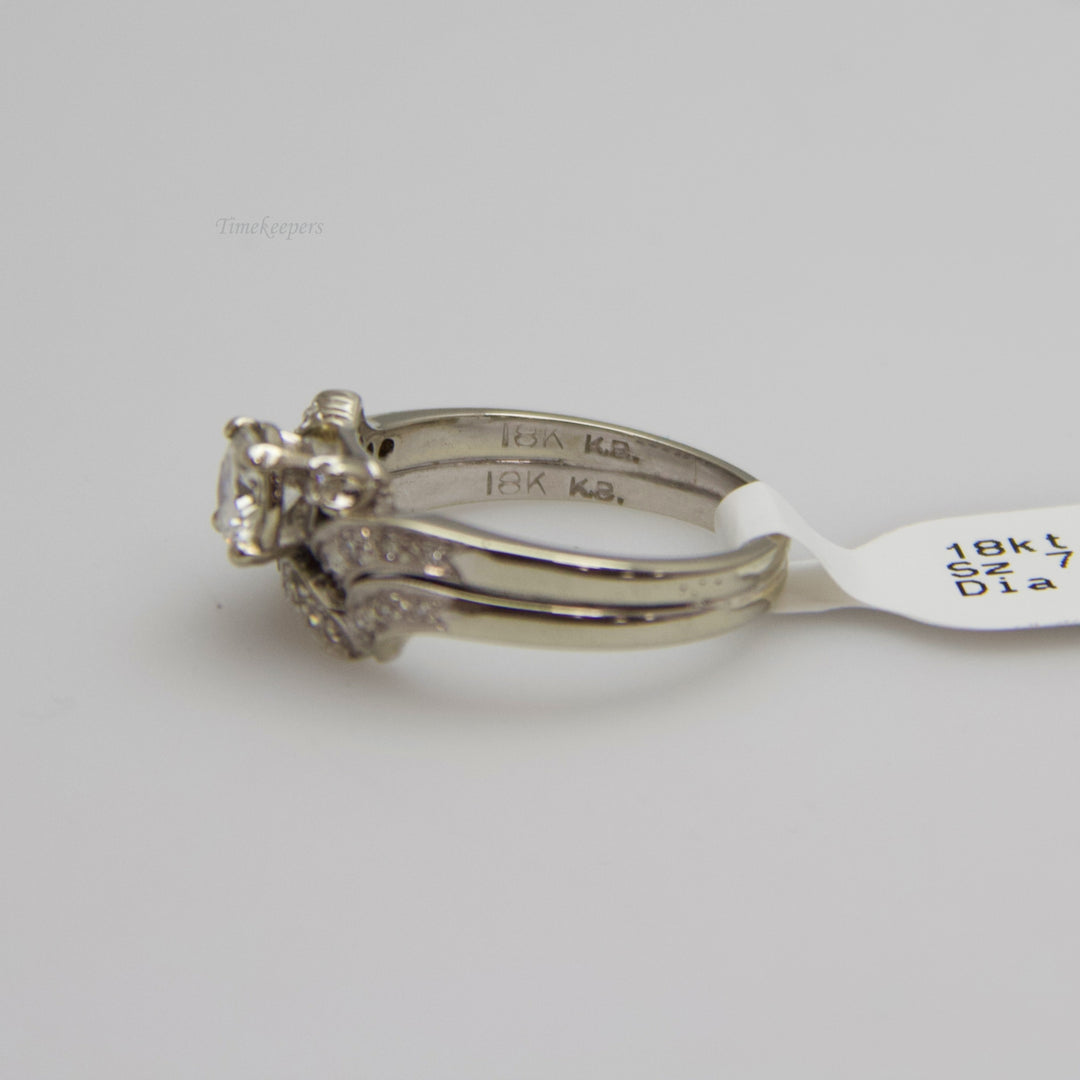 d623 Gorgeous 18k White Gold Diamond Engagement Ring