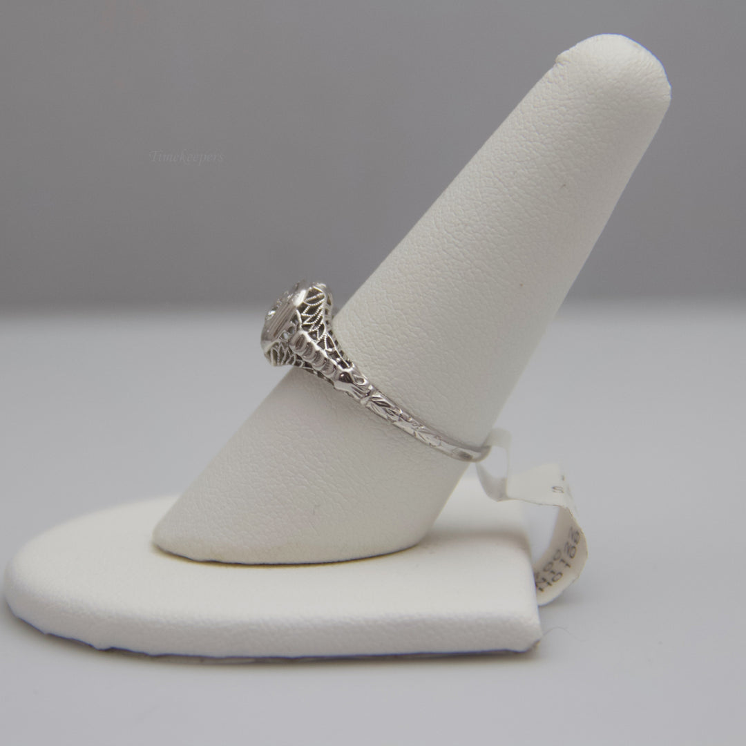 d648 Beautiful 18k White Gold Diamond Engagement Ring